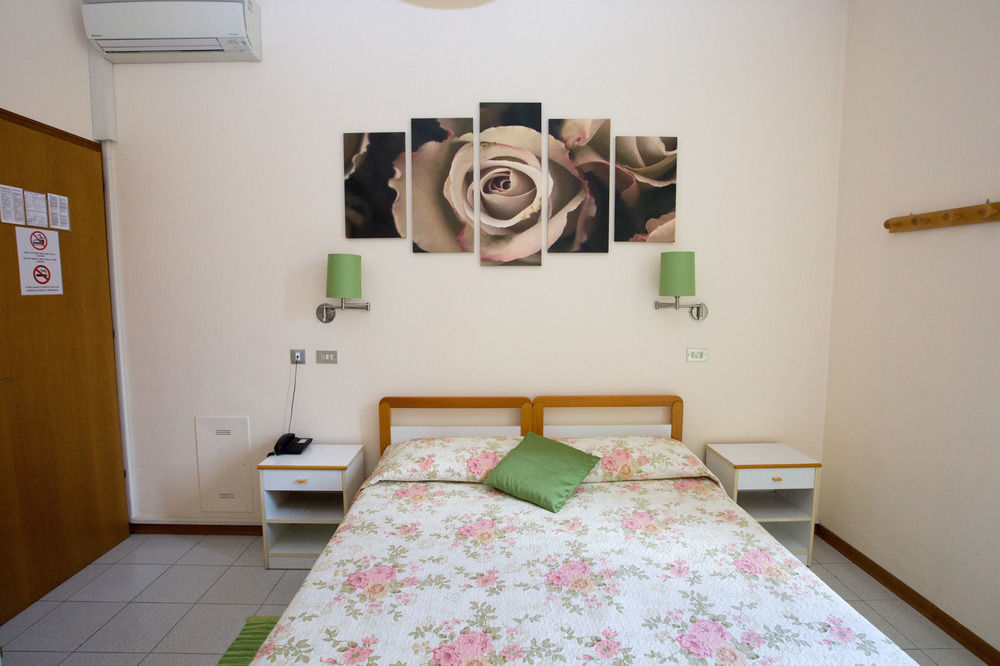 Hotel Arcoveggio โบโลญญา ภายนอก รูปภาพ