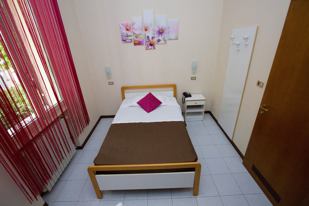 Hotel Arcoveggio โบโลญญา ภายนอก รูปภาพ