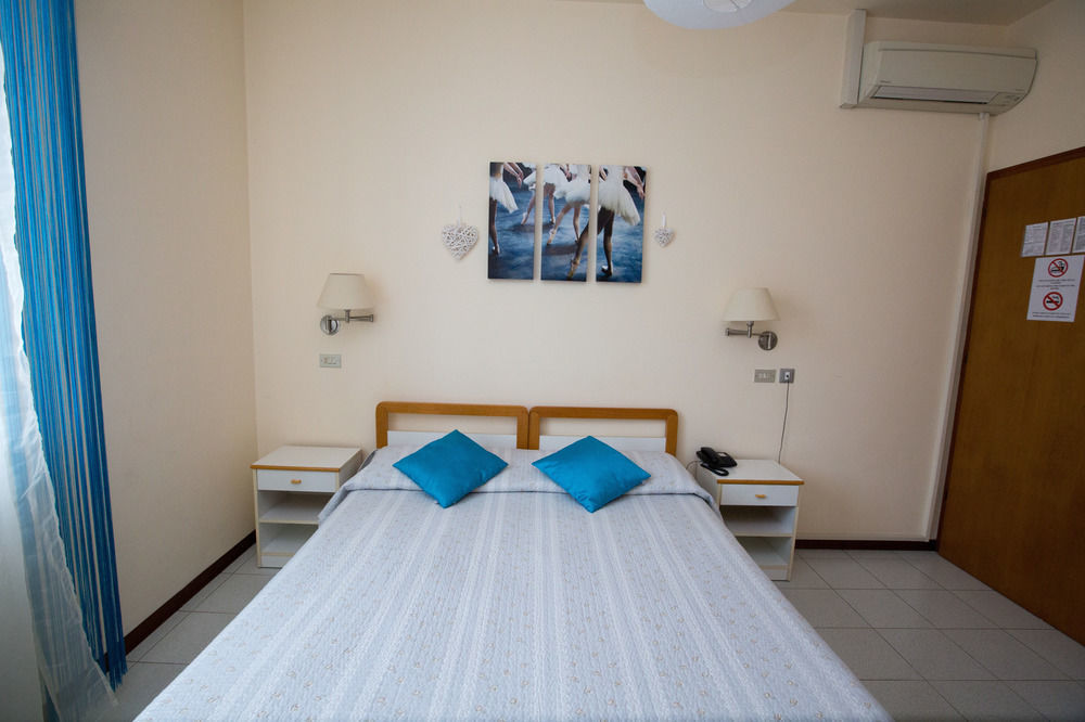Hotel Arcoveggio โบโลญญา ภายนอก รูปภาพ